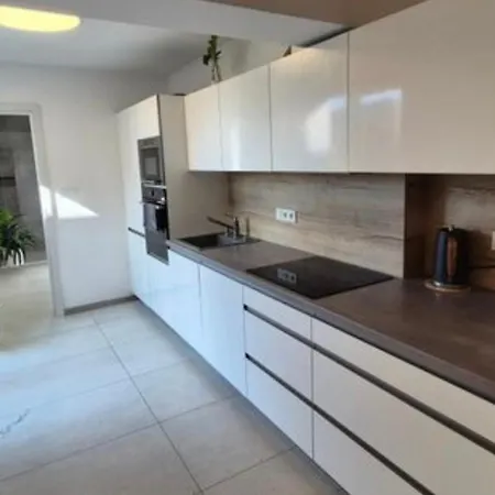 Soukromý Pro 2 Se Sdílenou Koupelnou A Kuchyni Bezručova Habitación en casa particular Hradec Králové