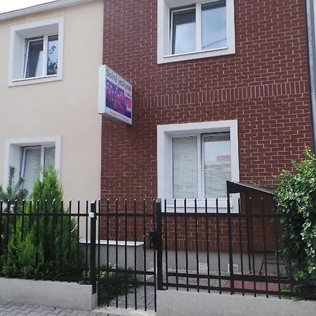 Soukromý Pro 2 Se Sdílenou Koupelnou A Kuchyni Bezručova Habitación en casa particular